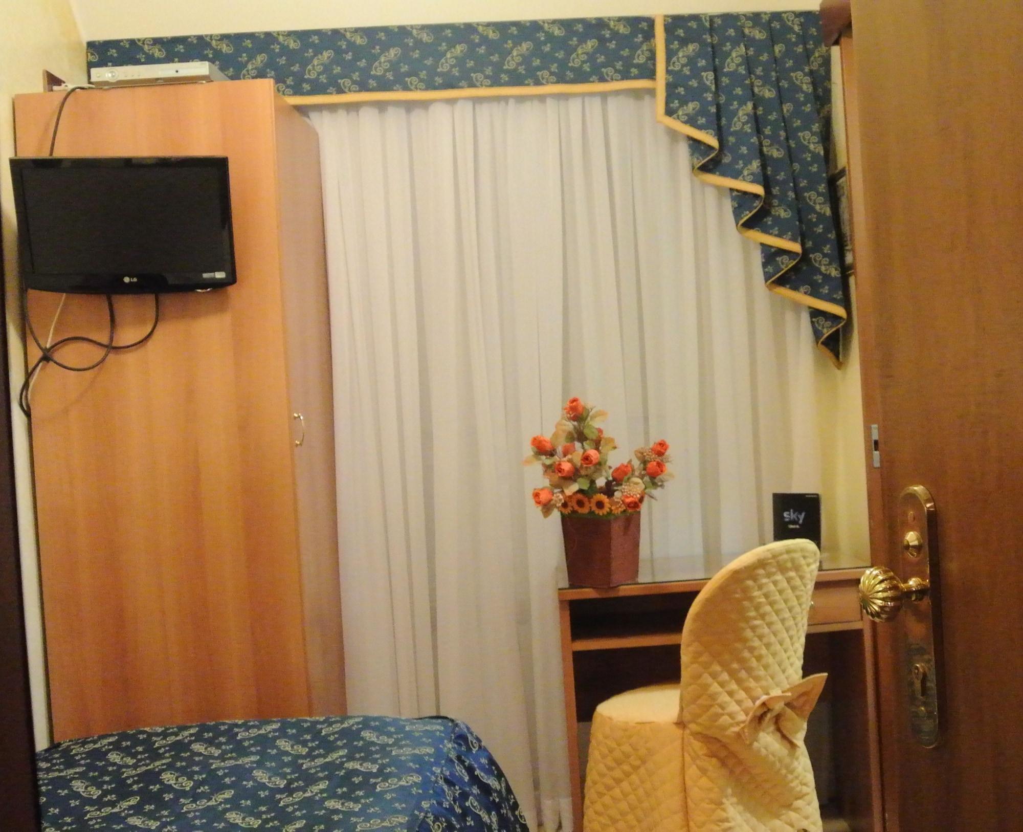 Hotel Assisi Рим Екстер'єр фото